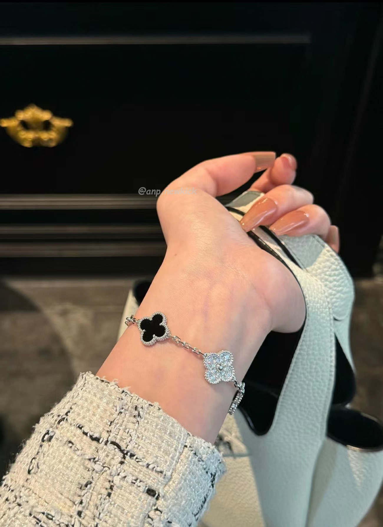 Van Cleef Arpels Vintage Alhambra Four Leaf Clover Gold Bracelet (6) - www.newkick.vip